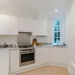 Bright And Leafy 1 Bedroom Flat In The Heart Of Chelsea